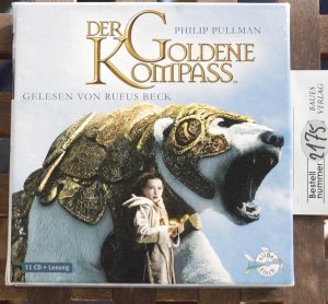 gebrauchtes Hörbuch – Pullman, Philip und Rufus Beck – Der goldene Kompass : ungekürzte Lesung. Hörbuch Philip Pullman. Gelesen von Rufus Beck. Aus dem Engl. von Wolfram Ströle. Regie und Produktion: Rufus Beck