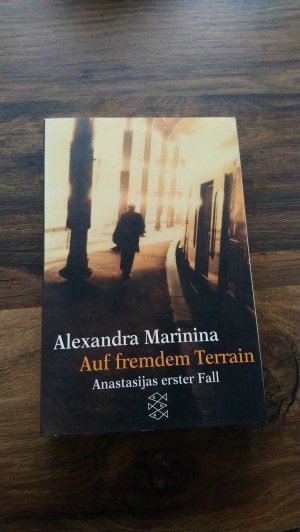 gebrauchtes Buch – Marinina, Alexandra – Auf fremdem Terrain