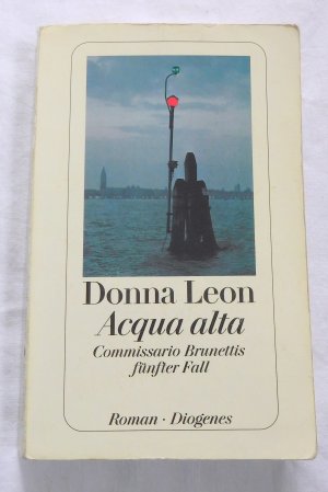 gebrauchtes Buch – Donna Leon – Acqua alta - Commissario Brunettis fünfter Fall