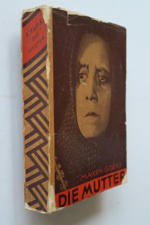 Gorki, Maxim: Die Mutter. Einzige autorisierte Übersetzung aus dem Russischen von Adolf Hess. 27.-35. Tausend. Berlin, Malik-Verlag, (1927). 476 S., 2 […]