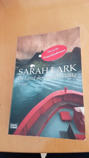 gebrauchtes Buch – Sarah Lark – Im Land der weißen Wolke