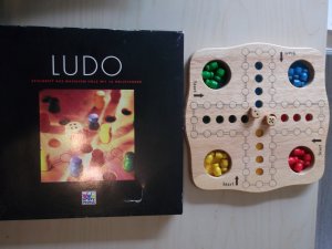 LUDO -Spielbrett aus massivem Holz mit 16 Holzfiguren + 2 Holzwürfeln