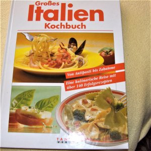 Großes Italien Kochbuch. Von Anitpasti bis Zabaione. Eine kulinarische Reise mit über 140 Erfolgsrezepten. In Zusammenarbeit mit Dr. Oetker.