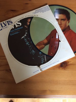 gebrauchter Tonträger – Elvis Presley – Elvis  40 Greatest Hits Spezial Pink Pressing und Elvis A Legendary Performer Volume 3