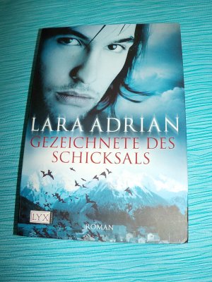 gebrauchtes Buch – Lara Adrian – Gezeichnete des Schicksals