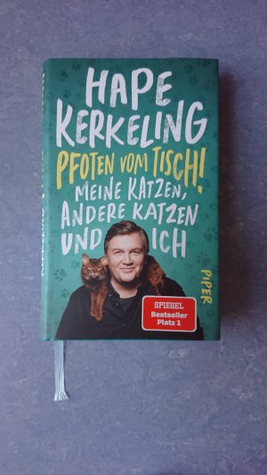 gebrauchtes Buch – Hape Kerkeling – Pfoten vom Tisch! - Meine Katzen, andere Katzen und ich | Der SPIEGEL-Bestseller #1