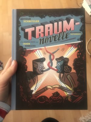 Traumnovelle. Eine Graphic Novel von Jakob Hinrichs. Story, Gestaltung und Zeichnungen von Jakob Hinrichs. Lettering: Jakob Hinrichs und Louis Labron- […]