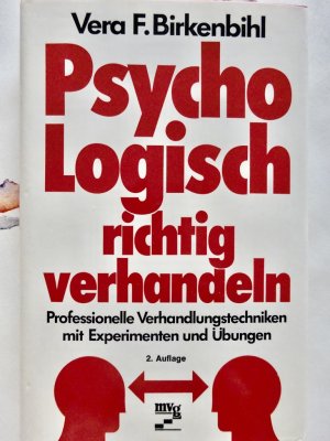 Psycho-logisch richtig verhandeln - Professionelle Verhandlungstechniken mit Experimenten und Übungen