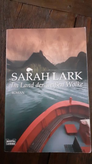 gebrauchtes Buch – Sarah Lark – Im Land der weißen Wolke