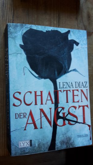 gebrauchtes Buch – Lena Diaz – Schatten der Angst