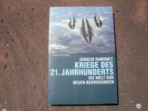 Kriege des 21. Jahrhunderts. Die Welt vor neuen Bedrohungen. "Guerres du XXIe siècle. Peurs et menaces nouvelles".  Aus dem Französischen von Birgit Althaler. Deutsche Erstausgabe.