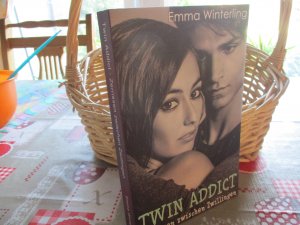 gebrauchtes Buch – Emma Winterling – Twin Addict - Zerrissen zwischen Zwillingen - Band 1 -