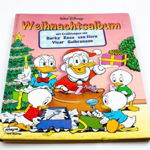 gebrauchtes Buch – Walt Disney – Weihnachtsalbum [1] : Mit Erzählungen von Barks, Rosa, van Horn, Vicar, Gulbranson [Übersetzung aus dem Amerikanischen von Erika Fuchs u.a.]