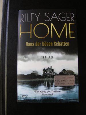 gebrauchtes Buch – Riley Sager – Home - Haus der bösen Schatten