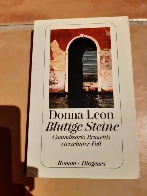 gebrauchtes Buch – Donna Leon – Blutige Steine - Commissario Brunettis vierzehnter Fall