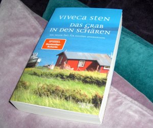 gebrauchtes Buch – Viveca Sten – Das Grab in den Schären  Tödlicher Mittsommer NEU!