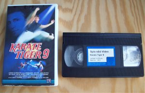 Karate Tiger 9. ( VHS ).