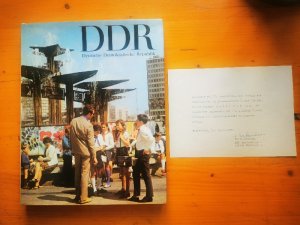 Zeitgeschichte mit Zeitdokument DDR. Deutsche Demokratische Republik. copr. 1969, 14. Auflage. Bildband mit Beilage: Anlässlich des 25. Jahrestages der […]