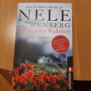 gebrauchtes Buch – Nele Löwenberg – Sommer der Wahrheit (Sheridan-Grant-Serie 1) - Nele Neuhaus schreibt als Nele Löwenberg