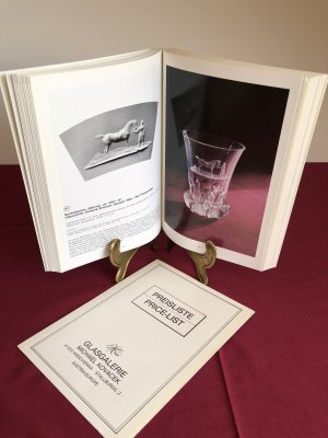 gebrauchtes Buch – Kovacek, Michael Glasgalerie Wien – Glas aus vier Jahrhunderten 1985 - Mit Preisliste und Eintrittskarte