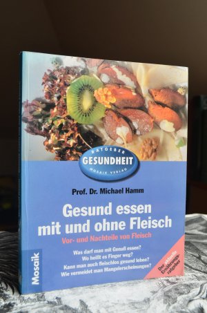 Gesund essen mit und ohne Fleisch. Vor- und Nachteile von Fleisch. Was darf man mit Genuß essen? Wo heißt es Finger weg? Kann man auch fleischlos gesund leben? Wie vermeidet man Mangelerscheinungen? Der aktuelle Ernährungsratgeber.