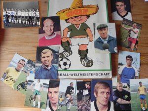 Mexico 70 Fußball WM ***22 Autogramme Bobby Moore Charlton Libuda usw.***