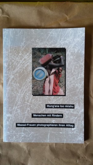 gebrauchtes Buch – Duden Birgit – Menschen mit Rindern - Maasai-Frauen photographieren ihren Alltag