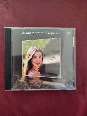 Elena Nesterenko, Piano