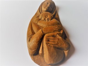 aus Holz geschnitzte Muttergottes -flache Form - Madonna , Muttergottes mit Kind -Muttergottes und Kind haben geschlossenen Augen