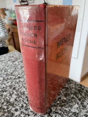 Wiener Küche. Sammlung von Kochrezepten der staatlichen Bildungsanstalt für Koch- und Haushaltungsschullehrerinnen und der Kochschule der Gastwirte in […]