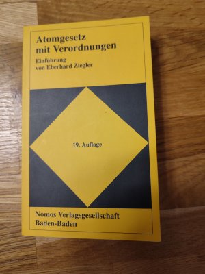 gebrauchtes Buch – Atomgesetz mit Verordnungen