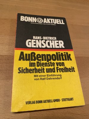 gebrauchtes Buch – Hans-Dietrich Genscher – Aussenpolitik im Dienste von Sicherheit und Freiheit.  *** originalsigniert ***  *** Erstauflage ***  *** Rarität ***