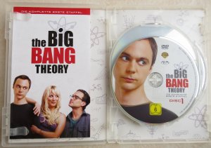 gebrauchter Film – The Big Bang Theory ~ Die komplette 1. Staffel ~ 3 DVDs