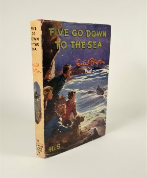 antiquarisches Buch – Enid Blyton – Five Go Down To The Sea