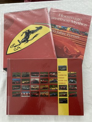 Hommage an einem Mythos - 100 Jahre Enzo Ferrari - 50 Jahre Ferrari - 2 Bände zusammen im Schmuckschuber - mit Autogramm von Roland Asch, H.J. Stuck, […]