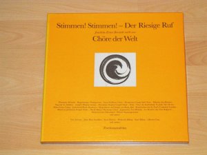 Stimmen! Stimmen! - Der riesige Ruf - Joachim-Ernst Berendt stellt vor: Chöre Der Welt - Mit 25-seitigen Booklet in deutscher und englischer Sprache