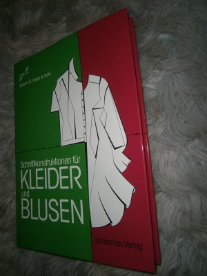 Schnittkonstruktionen für Kleider und Blusen - System M. Müller & Sohn - im Schuber