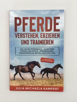 gebrauchtes Buch – Kampert, Julia Michaela – Pferde verstehen, erziehen und trainieren - Das große Pferdebuch - Alles über Pferde und Ponys - Pferderassen, Pferdesprache, Reiten, Haltung uvm. + lustige Pferde Spiele und Reitertipps