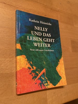 gebrauchtes Buch – Kathrin Heinrichs – Nelly und das Leben geht weiter - Neue süß-saure Geschichten.  *** originalsigniert ***  *** Erstauflage ***