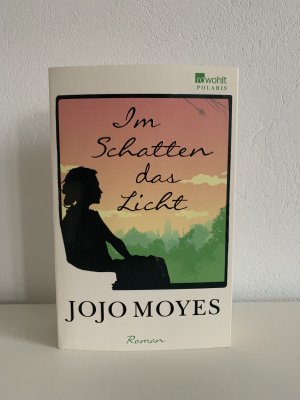 gebrauchtes Buch – Jojo Moyes – Im Schatten das Licht