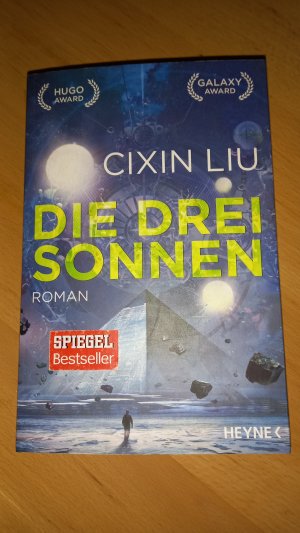 https://images.booklooker.de/s/02ay3z/Cixin-Liu+Die-drei-Sonnen.jpg