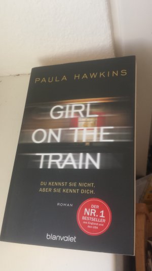 gebrauchtes Buch – Paula Hawkins – Girl on the Train - Du kennst sie nicht, aber sie kennt dich.