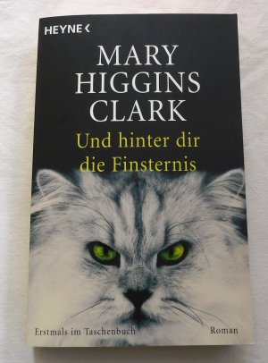 gebrauchtes Buch – Higgins Clark – Und hinter dir die Finsternis