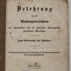 Belehrung über das Rettungsverfahren bei Scheintodten und in plötzliche Lebensgefahr gerathenen Menschen - Zum Gebraucht für Schulen - Verfaßt und herausgegeben mit Gutheißen der Großherzoglich Badischen obersten Sanitäts-Behörde