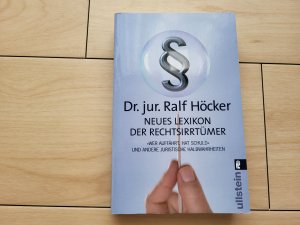 gebrauchtes Buch – Ralf Höcker – Neues Lexikon der Rechtsirrtümer - 'Wer auffährt hat Schuld' und andere juristische Halbwahrheiten'