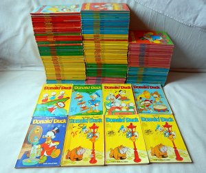 Donald Duck Taschenbücher Nr.1-4(1974) und 1(1975)-150 Konvolut mit ca.144 Stück