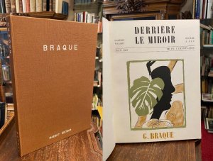 antiquarisches Buch – Braque, George (1882-1962) – Derriere le Mirroir [Braque - Sammelband] : [4] (juin) 1947 / 25-26 (Janv-Fev 1950) / 48-49 (Juin-Juillet 1950) / 71-72 (Decembre 1954-Janvier 1955) / 85-86 (Avril-Mai 1956).