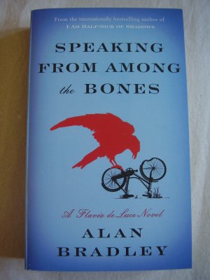 gebrauchtes Buch – Alan Bradley – Speaking from Among the Bones: A Flavia de Luce Novel (05) (dt. 'Schlussakkord für einen Mord')