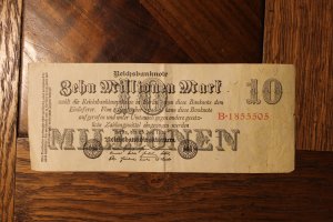 antiquarisches Buch – Reichsbanknote: Zehn [10] Millionen Mark vom 25. Juli 1923. B 1855505 [ORIGINAL BANKNOTE]