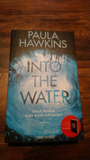 gebrauchtes Buch – Hawkins, Paula – Into the Water - Traue keinem. Auch nicht dir selbst.